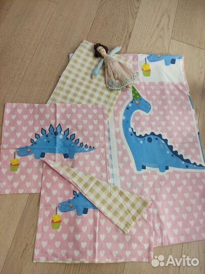 Детское постельное белье (три комплекта)