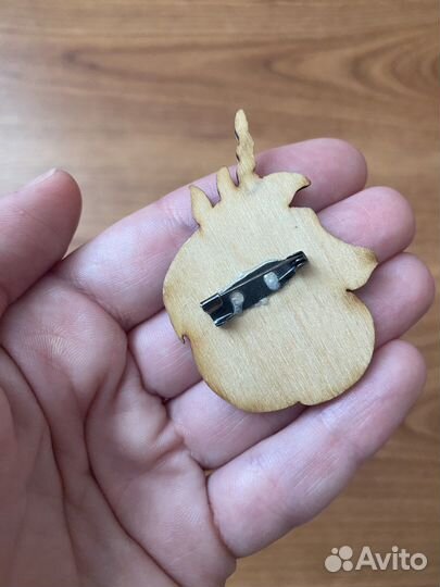 Значок/брошь единорог из дерева