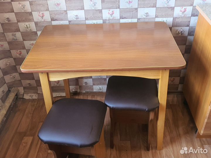 Кухонный стол и стулья комплект бу