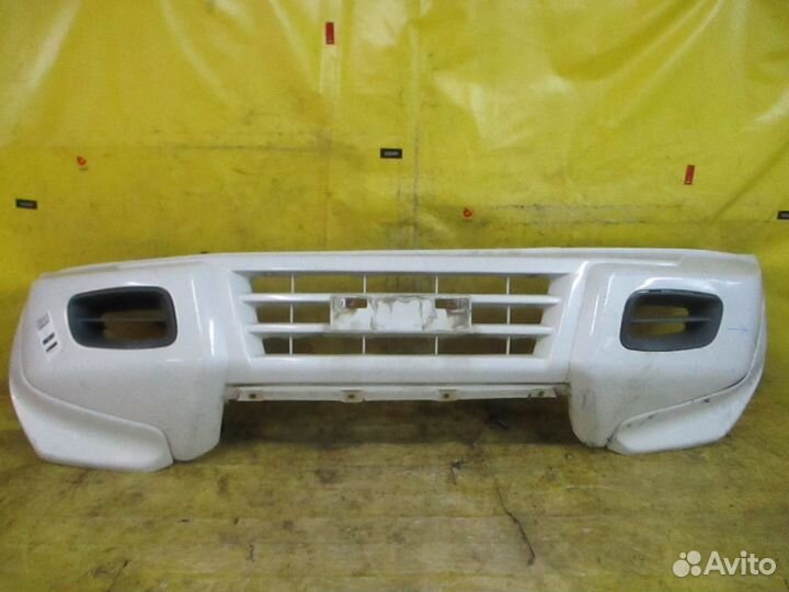 Бампер передний Mitsubishi Pajero V68W