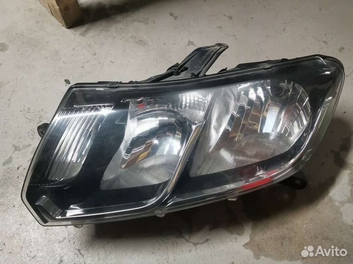 Фара левая Logan II 2014