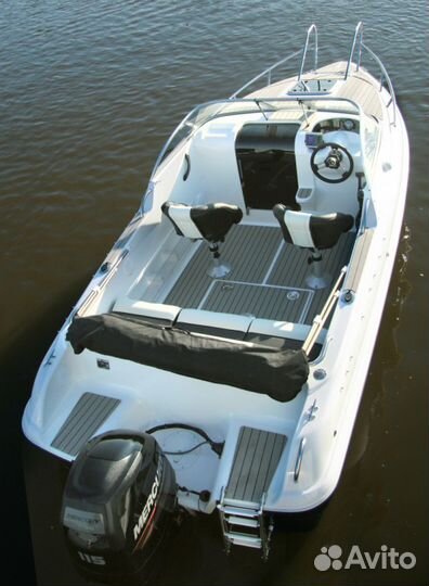 Катер Phoenix 560