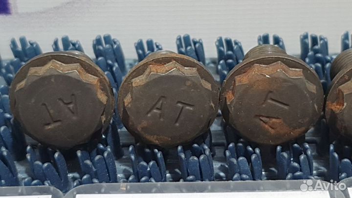 Болты крепления маховика Honda Accord