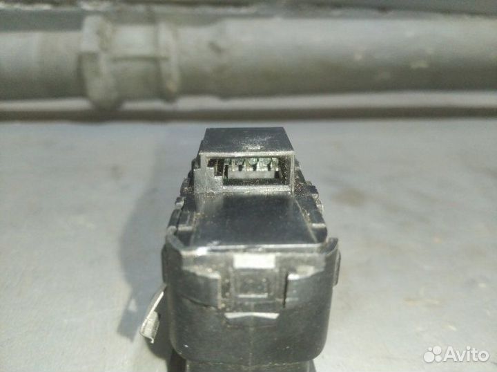 Кнопка стеклоподъемника задняя левая Porsche