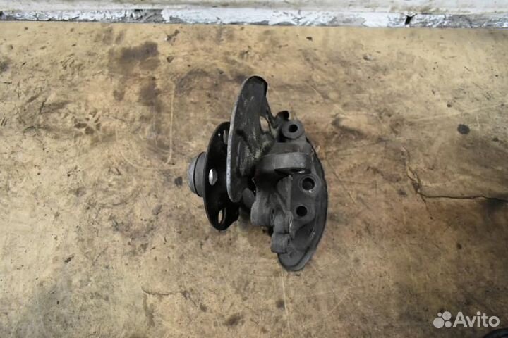 Кулак поворотный передний правый Mercedes-Benz