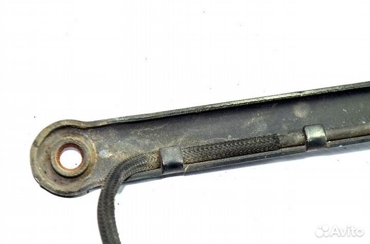 Поводок/Дворникодержатель лобовое стекло, правый M