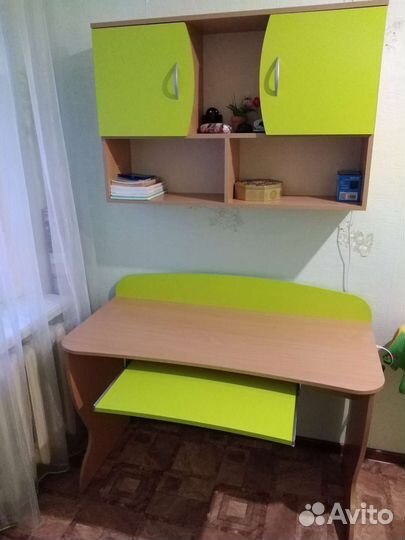 Компьютерный стол, полка навесная, шкаф