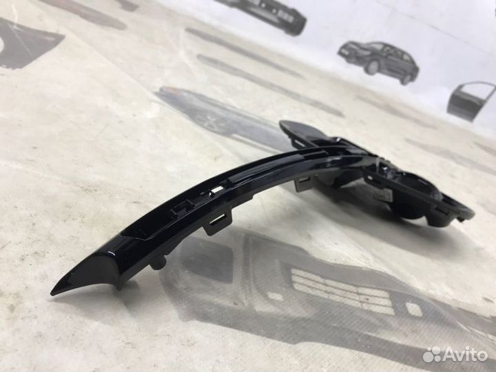 Накладка противотуманной фары передняя левая Kia