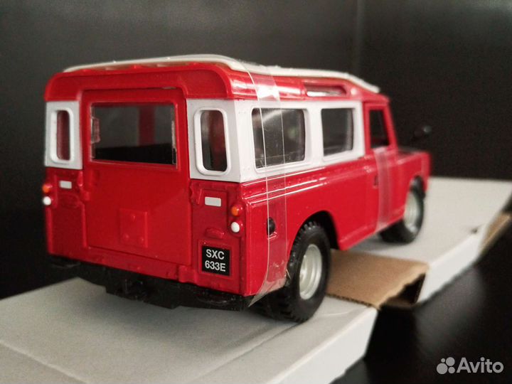 Масштабная модель Land Rover 1/24 Bburago