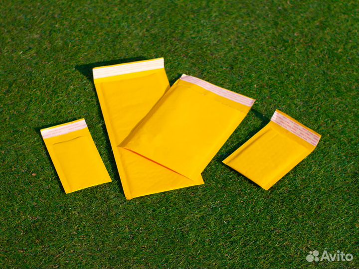 Желтый крафтовый конверт с защитной пленкой