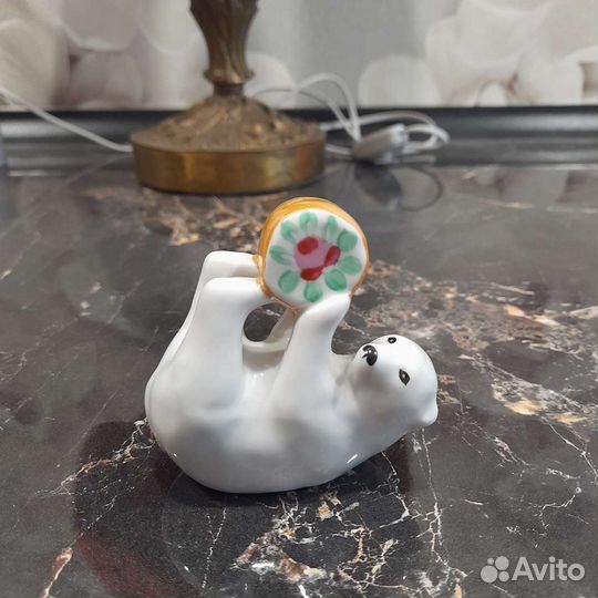 Фарфоровая статуэтка цирковой медведь