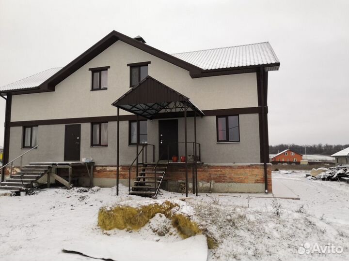 Козырёк над крыльцом