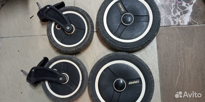 Колёса надувные для детской коляски разные