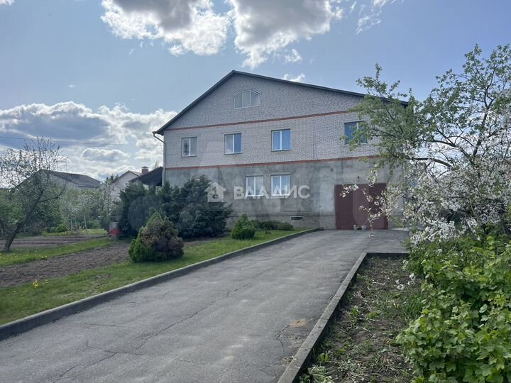 Дом 496 м² на участке 12 сот.