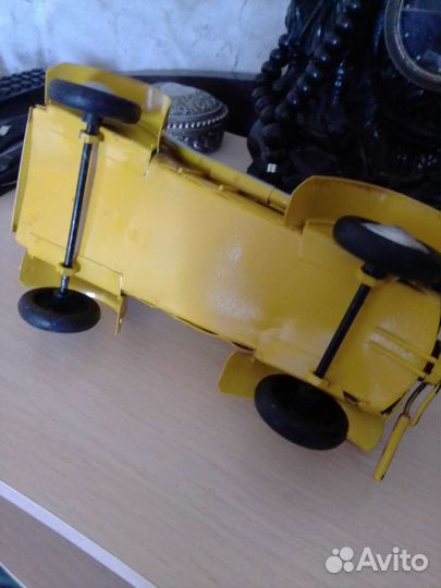 Машинка жестяная