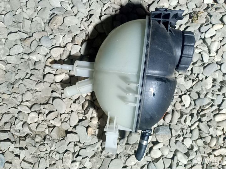 Расширительный бачок на Мерседес 212