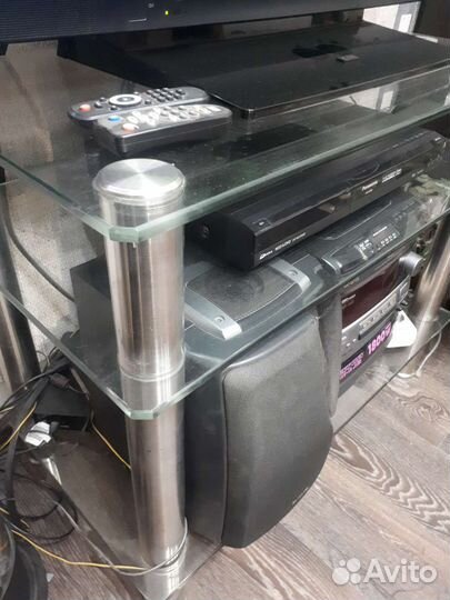 Стеклянная тумба под тв