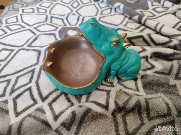 Маленькая ваза виде бегемота