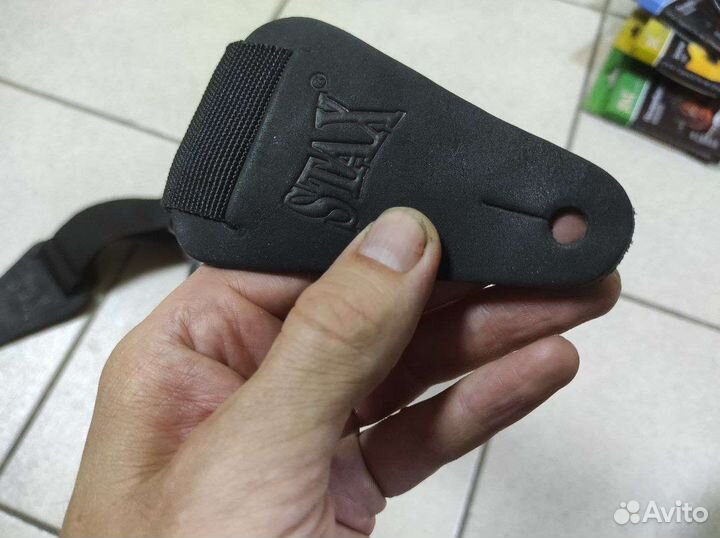 Ремень на электрогитару новый