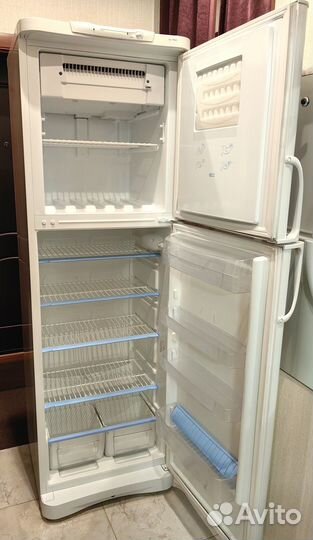 Холодильник Indesit R36NFG