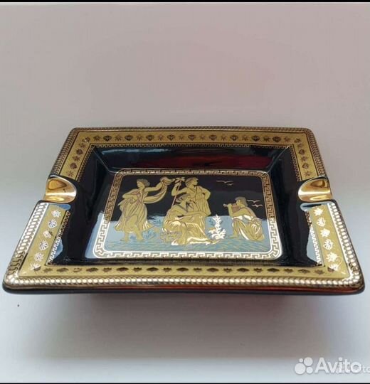 Пепельница фарфоровая новая черная с золотом