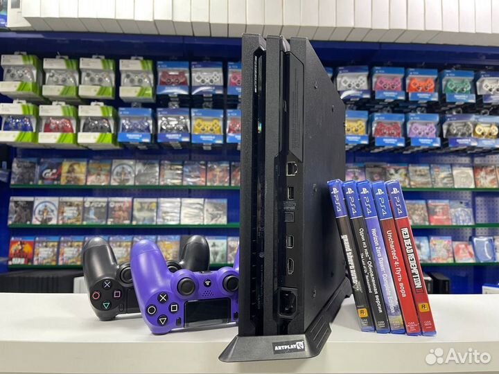 Sony PlayStation 4 про Черная