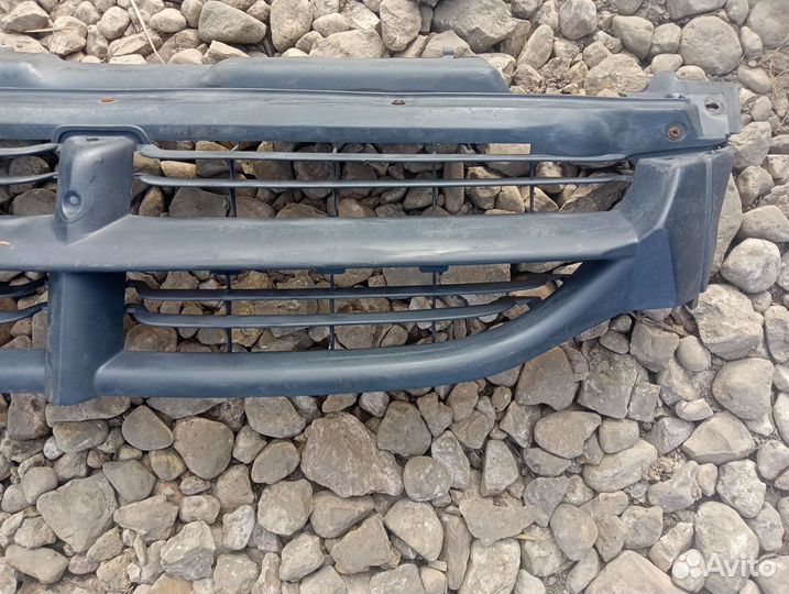 Решетка радиатора Dodge Caravan 3