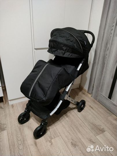 Прогулочная коляска новая
