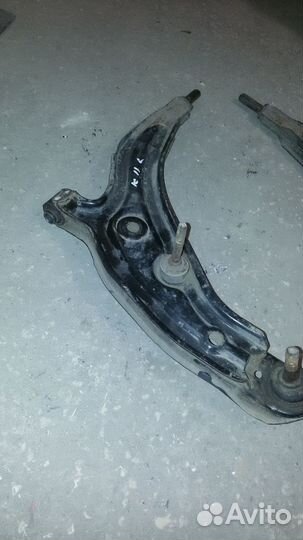 Ниссан микра К 11 рычаг