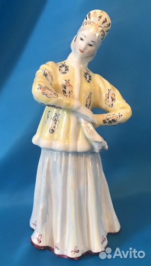 Фарфоровая статуэтка Барышня, плясунья Дулево