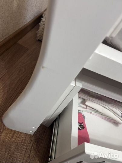 Детская кроватка с маятником