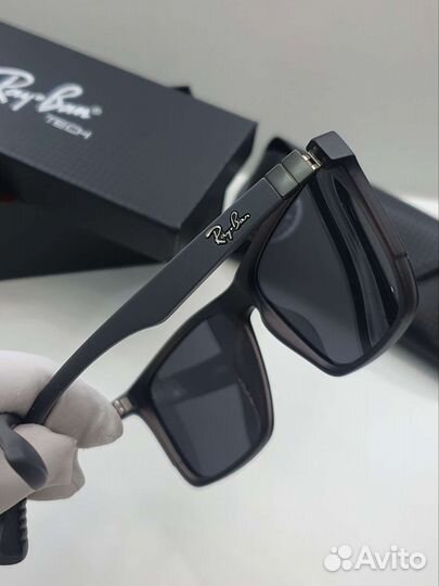 Солнцезащитные очки Ray Ban