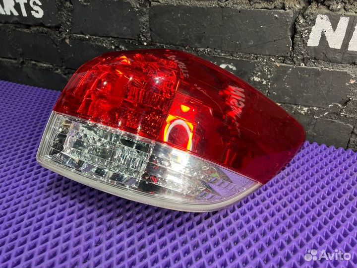 Стоп-сигнал правый Toyota Wish ZGE20G-0122932