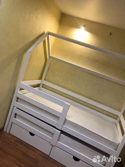 Двухъярусная кровать выдвижная (новая)
