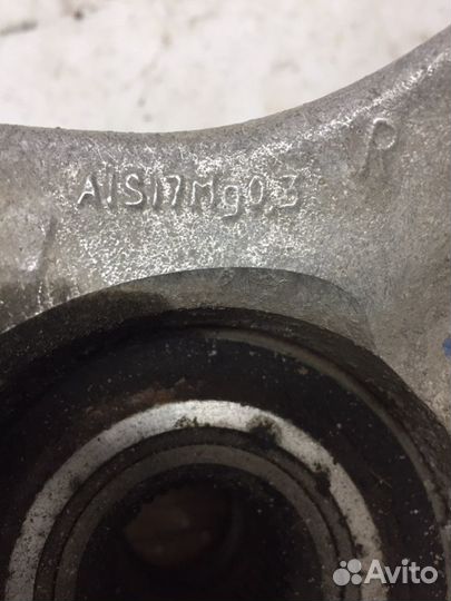 Кулак задняя правая Bentley GT