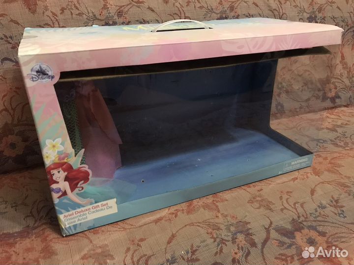 Шесть коробок от кукол и машинок