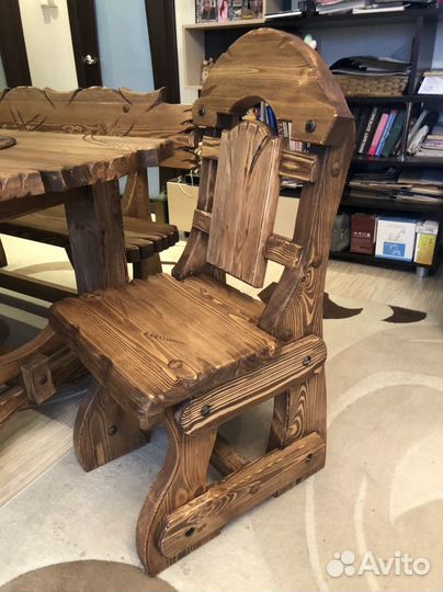 Стол из массива дерева