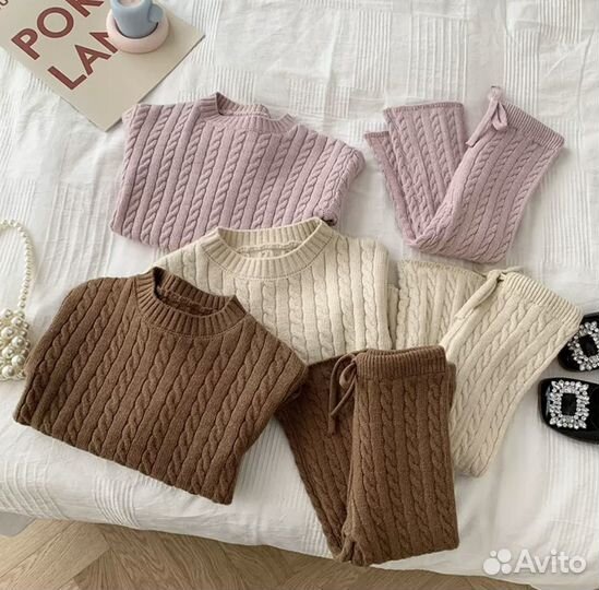 Вязанный костюм для девочки