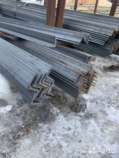 Металлический уголок с завода