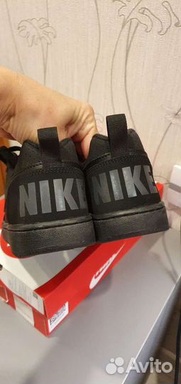 Кроссовки детские новыe Nike