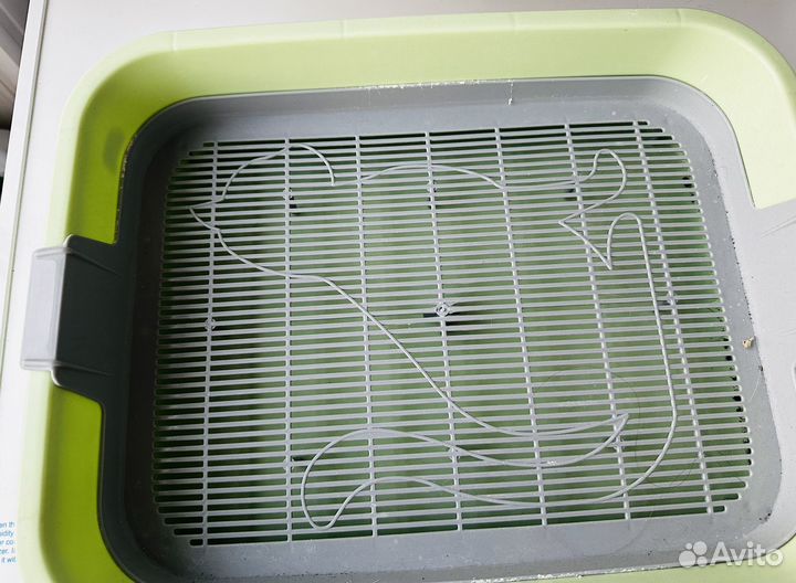 Для приюта лоток И когтеточка