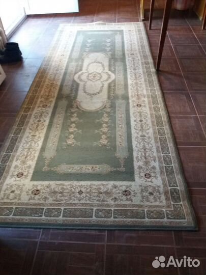 Ковер 1.10 на 3 м в хорошем состоянии