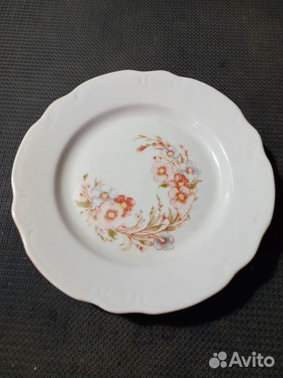 Тарелки фарфор 4шт.-23,5см.+ 1шт.-19,5см СССР
