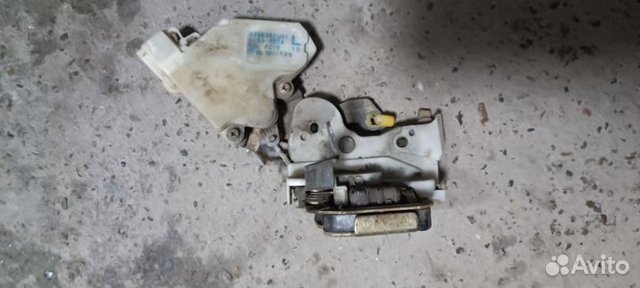 Замок двери задний левый nissan micra К11