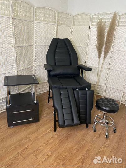 Кресло - кушетка новое для косметологических услуг