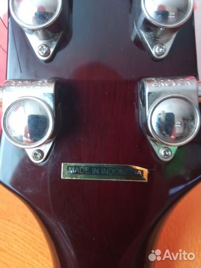 Электрогитара