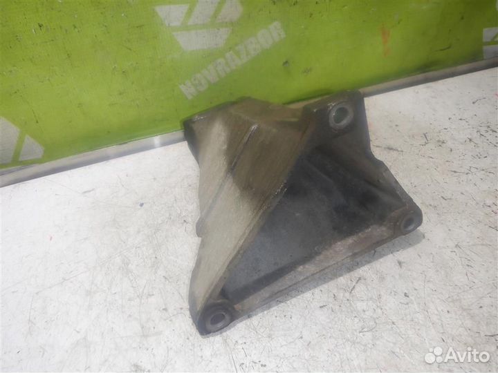 Кронштейн двигателя правый Ауди 80 90 Б4