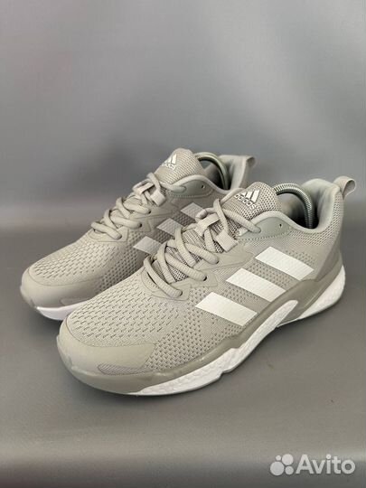 Кроссовки adidas 44