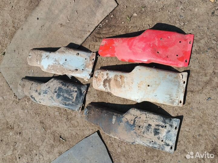 Задний подкрылок иж