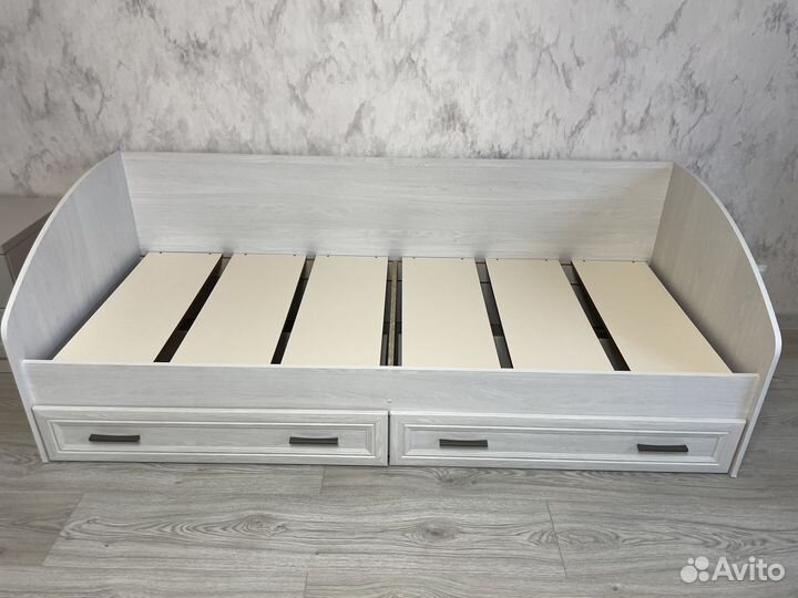 Продам кровать 90 на 200